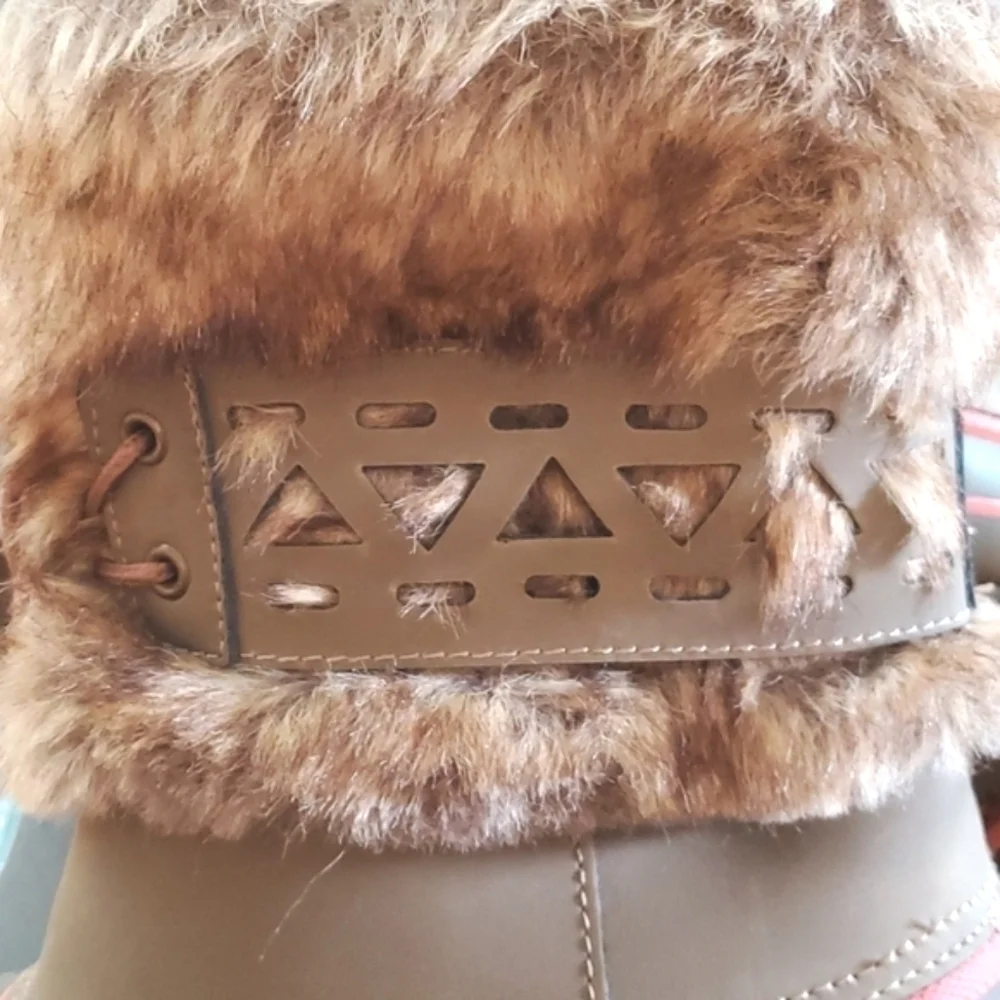 KHOMBU Snow Boots Winter Fur lined Warm Neutral waterproof Like new Sz.7